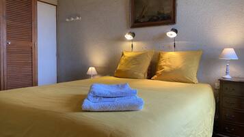 5 slaapkamers, een strijkplank/strijkijzer, gratis wifi