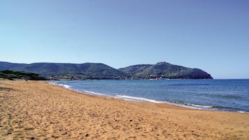 Una spiaggia nelle vicinanze
