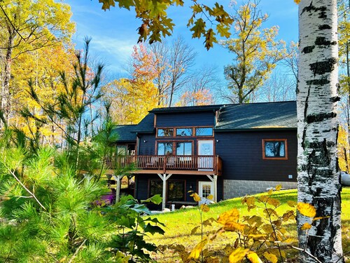 Pet-Friendly Lakeside Cabin with Kayaks and Canoe!