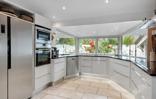 Awesome home in Strøby with WiFi