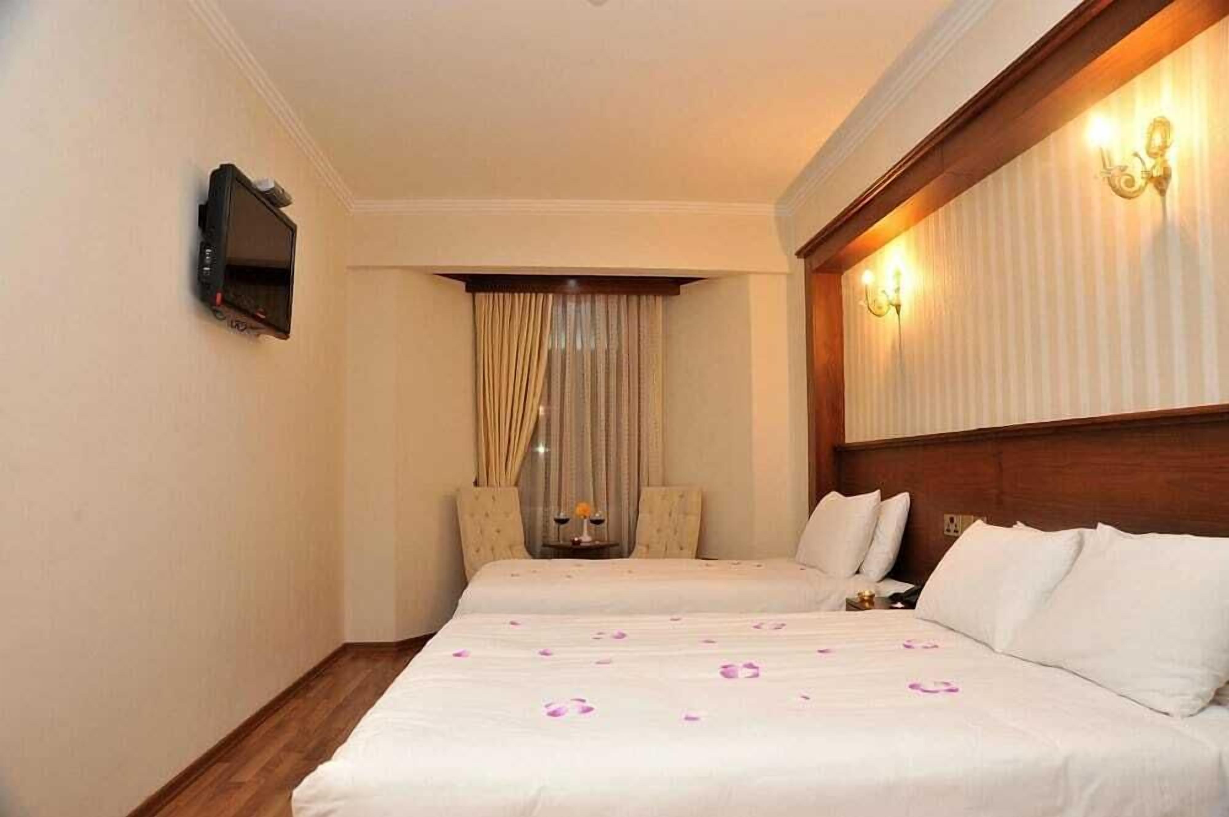 standard room, smoking | minibar, in-room safe, free cots/infant beds, free wifi