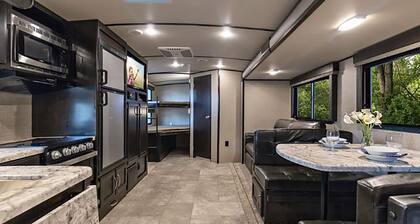 Glamping experience that provides peace & quiet with breathtaking views.