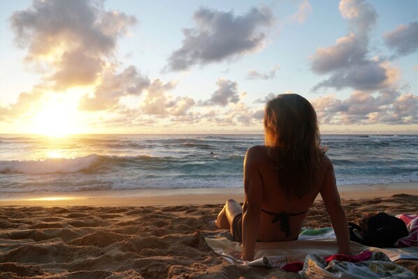 Sun loungers, beach towels - RENOVATED! Short Walk to Beach, Air con. Please inquire about shorter stays! (Haleiwa)