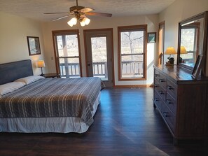 4 عدّة غرف نوم وواي فاي وملاءات أسرّة