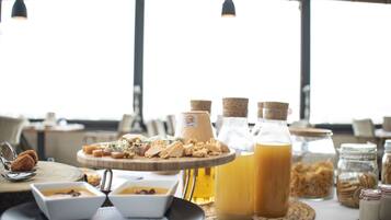 Petit déjeuner préparé à la commande compris tous les jours