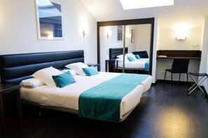 Minibar, in-room safe, desk, soundproofing - Hotel Villa Rosario II, Edificio Moderno (Ribadesella)