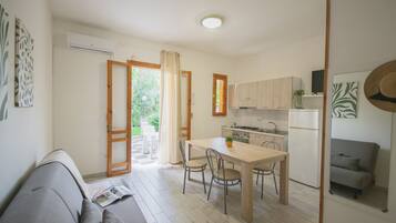 Apartemen Keluarga, 2 kamar tidur, patio | Area keluarga | TV LCD