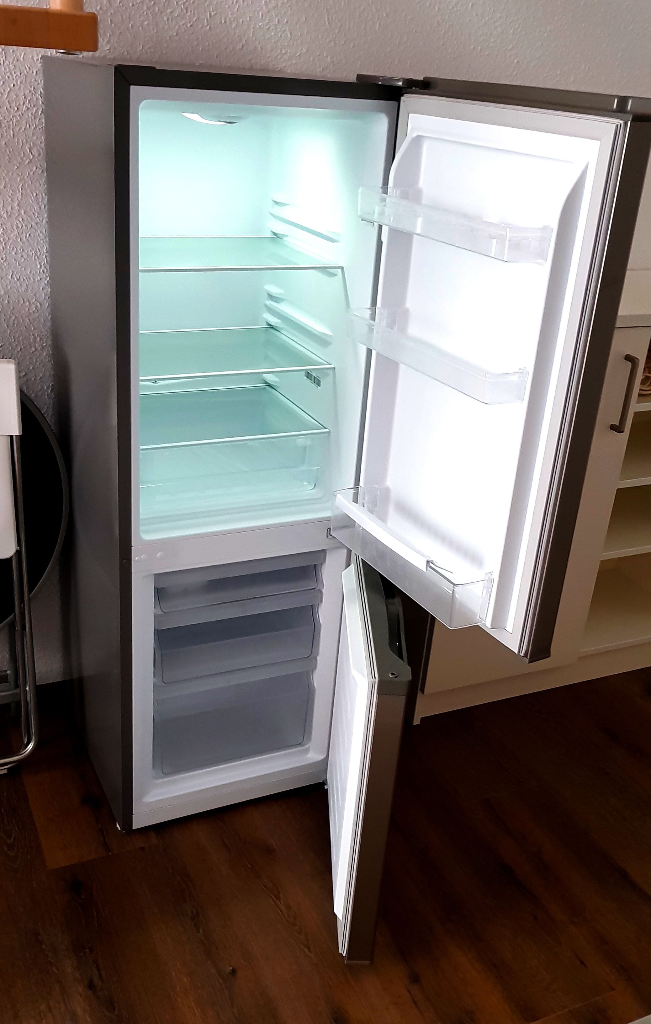 Apartment (Split Level) | Mini-refrigerator