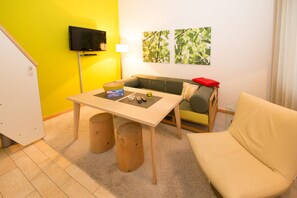 Comfort Apartment, 1 Bedroom, Mezzanine | Living area | Flat-screen TV, DVD player - Villa Franz (Heringsdorf)