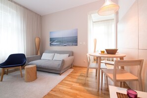Deluxe Apartment, Ground Floor | Living area | Flat-screen TV, DVD player - Villa Franz (Heringsdorf)