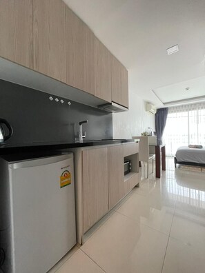 Estúdio standard, 1 cama de casal | Cozinha privada | Geladeira, micro-ondas, cooktop, chaleira elétrica