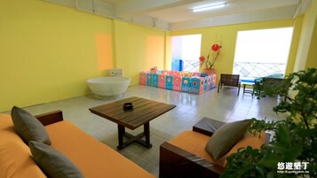 Loft família, 2 camas de casal, vista para o oceano | Sacada