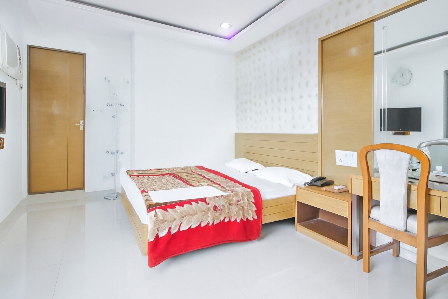 Photo - Hotel Sarita - Near Surat Railway Station