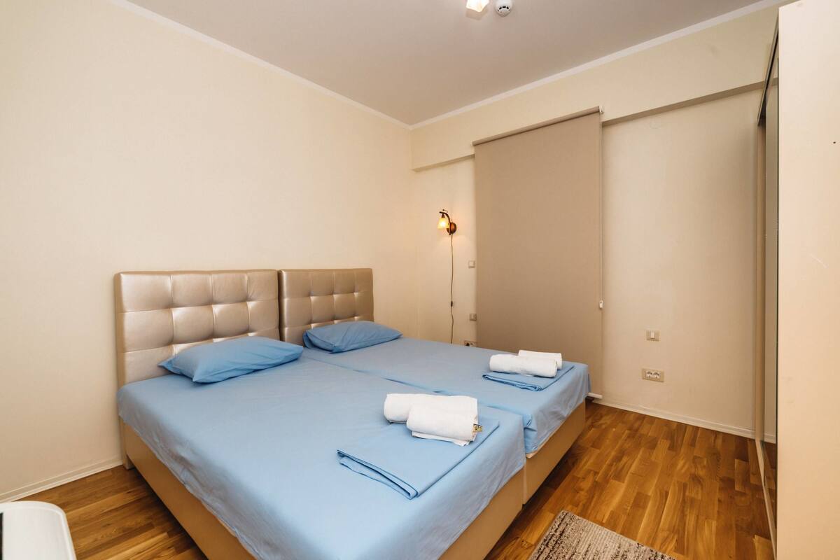 Apartamento clásico, vistas al mar | Ropa de cama de alta calidad, escritorio, sistema de insonorización