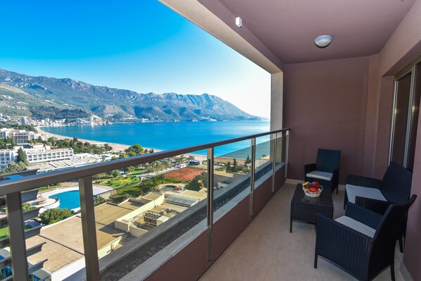 Basic Apartment, 1 Queen Bed with Sofa bed, Non Smoking, Sea View | Balcony