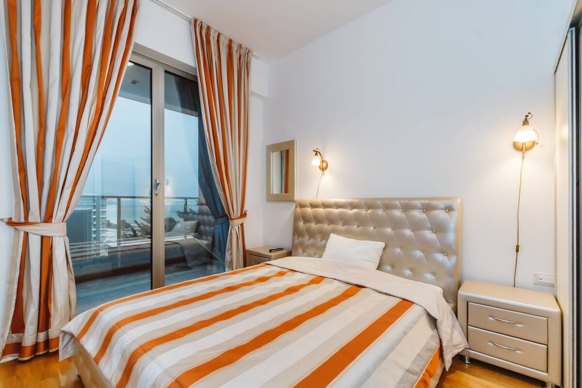 Apartamento Deluxe, vistas al mar | Ropa de cama de alta calidad, escritorio, sistema de insonorización