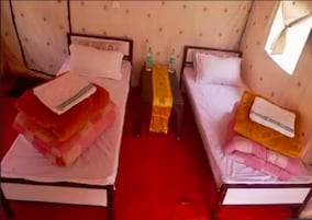 Barraca standard, 1 cama de casal, vista para o jardim | Escrivaninha, camas extras/dobráveis (sobretaxa)