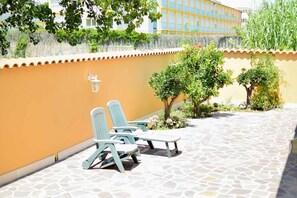 Double Room, Garden View | Terrace/patio