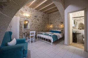 Family House, Partial Sea View | 4 bedrooms, Egyptian cotton sheets, premium bedding - Trigono Holiday House (Kissamos)