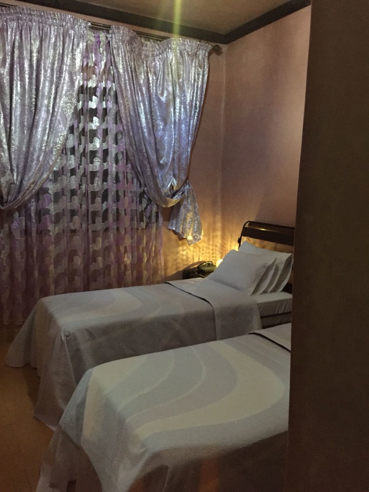 Suite Deluxe | Minibar, coffres-forts dans les chambres, bureau, rideaux occultants