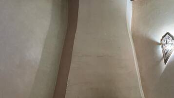 Breakfast, lunch, dinner served; local and international cuisine