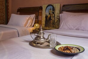 Deluxe Suite | Minibar, in-room safe, desk, blackout drapes - Maison D'Hôtes Akchour (Al Oued)