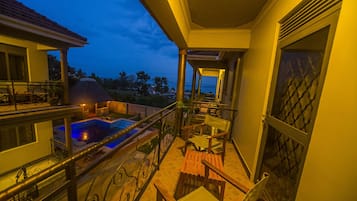 Fassade der Unterkunft – Abend/Nacht