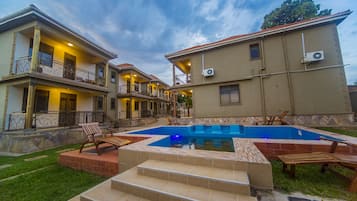 Fassade der Unterkunft – Abend/Nacht