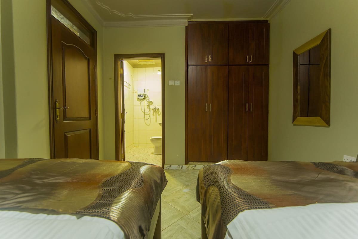 1 bedroom, individually decorated, individually furnished, desk