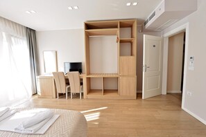 Premium bedding, minibar, in-room safe, desk - Alis Hotel (Shkodër)