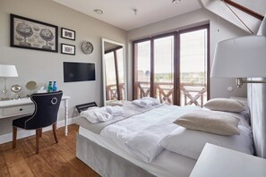 Executive Villa, 4 Bedrooms, Garden View | 4 bedrooms, in-room safe, desk, blackout drapes - Siedlisko 518 Wzgorza Dylewskie (Ostróda)