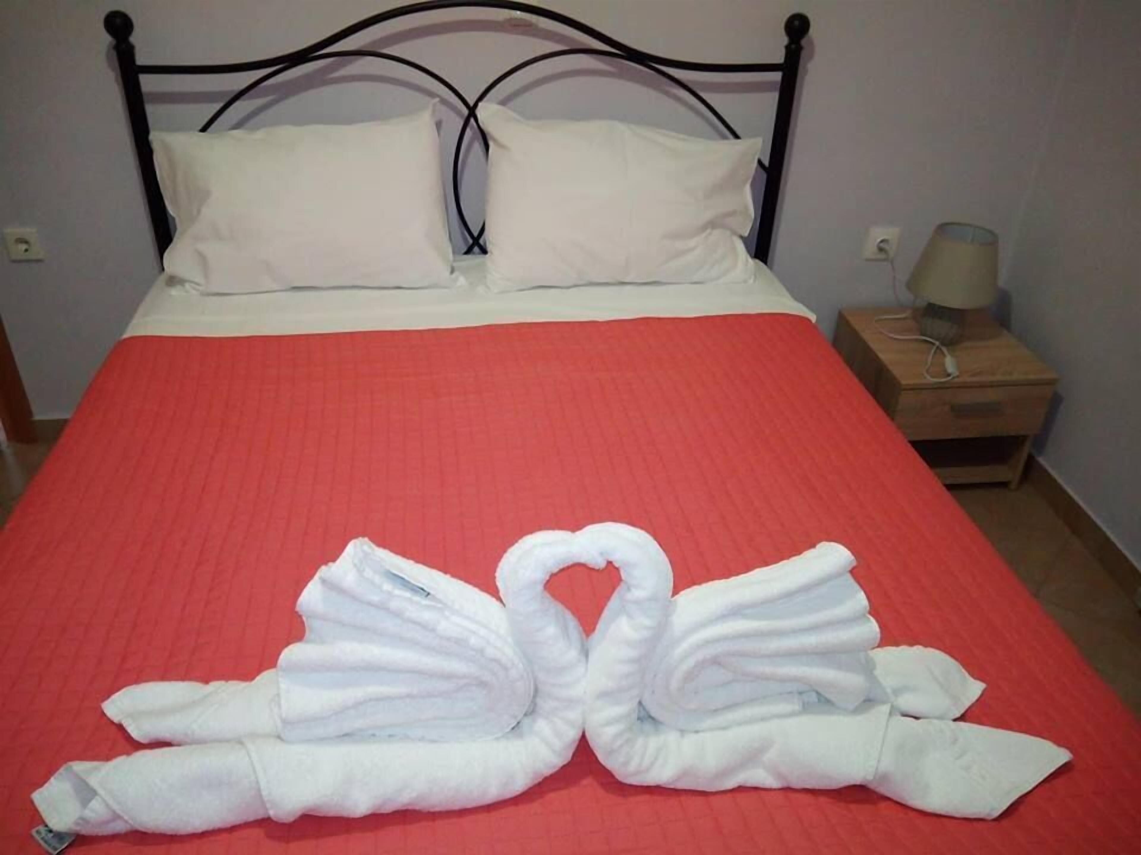 1 bedroom, Egyptian cotton sheets, premium bedding