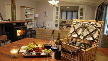 Smart TV, fireplace, DVD player, books