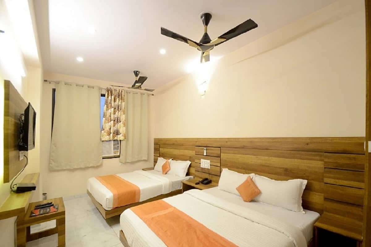 In-room safe, soundproofing, free WiFi, bed sheets