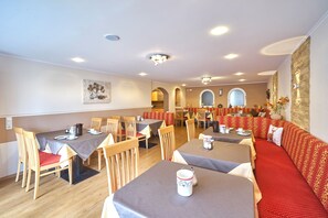 Daily buffet breakfast (EUR 9 per person)