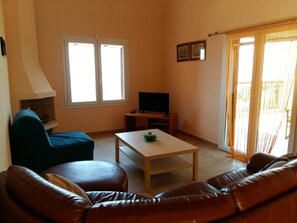 TV, fireplace - AFRODITE VILLA, SCORPINA VILLAS (LEFKADA)