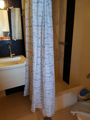 Sapone, shampoo, carta igienica