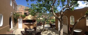 Breakfast, lunch and dinner served - Gite Café Rueda - Hostel (Al Oued)