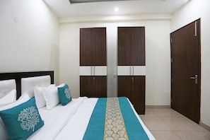 Phòng phong cách cổ điển, 1 giường đôi, không hút thuốc | Bàn ủi/dụng cụ ủi quần áo, truy cập Internet không dây miễn phí