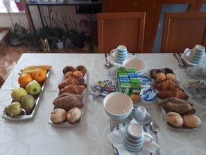 Free daily continental breakfast - Serra e Mar (Sintra)
