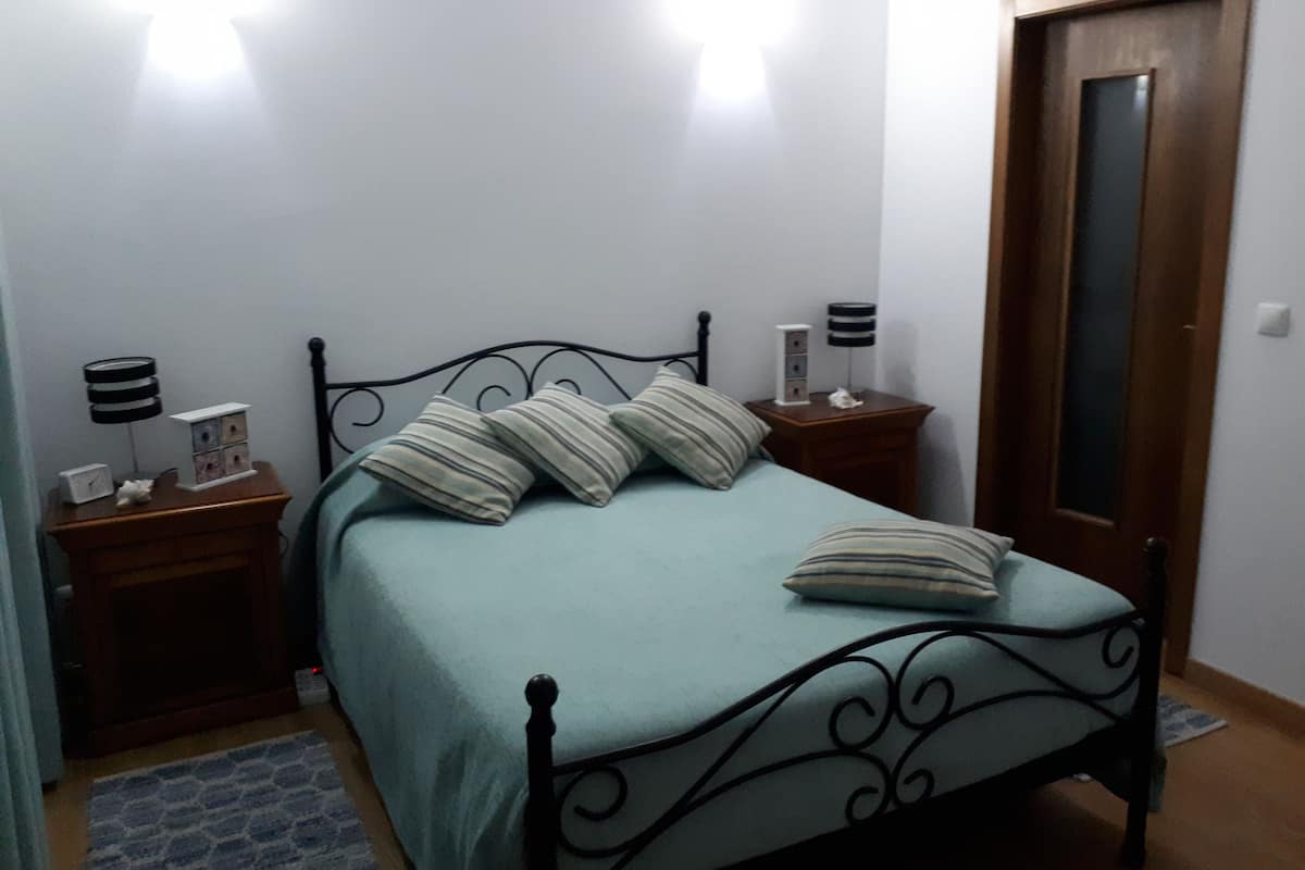 Sábanas de algodón egipcio, ropa de cama de alta calidad y minibar