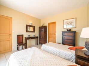 3 bedrooms, iron/ironing board, WiFi