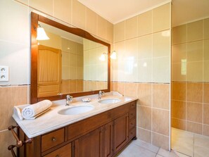 Bathtub