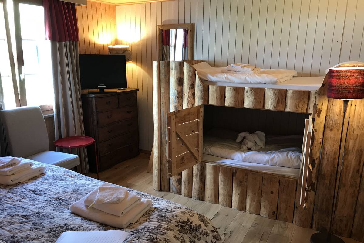 Double Room North | Ropa de cama hipoalergénica, caja fuerte, wifi gratis y ropa de cama