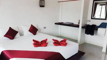 Värdeförvaringsskåp på rummet, mörkläggningsgardiner och ljudisolering