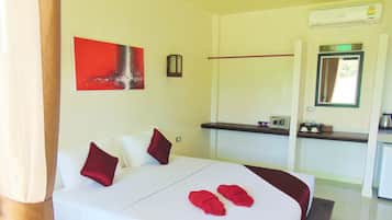 Värdeförvaringsskåp på rummet, mörkläggningsgardiner och ljudisolering