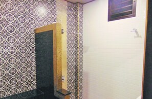 Standard-Doppelzimmer | Badezimmer