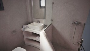 Economy Double Room | Bathroom | Shower, free toiletries, hair dryer, towels - Vista Mare (Paros)
