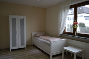 Habitación individual | Escritorio, wifi gratis y ropa de cama