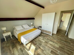 Diane de Poitiers | Premium bedding, individually furnished, soundproofing - Maison et Table d'Hôtes Au Nom des Dames (Faverolles-sur-Cher)